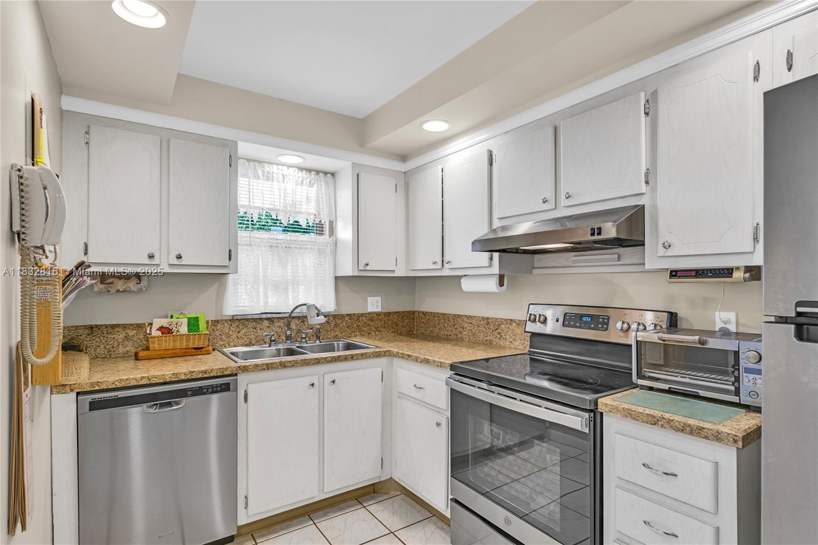 DEER CREEK COUNTRY CLUB - Residential