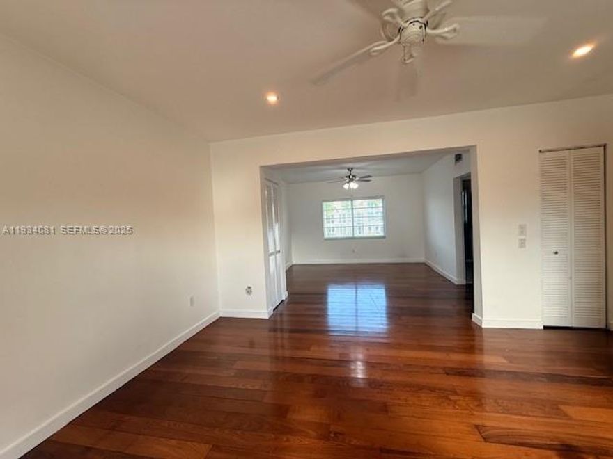 This charming 1-bedroom, 1-bath apartment in Miami Beach offers stunning views of Biscayne Bay. With its prime
location surrounded by water, it provides a serene and tranquil living experience. The spacious layout and
proximity to vibrant Miami Beach life make this the perfect spot for those seeking both relaxation and convenience.
Don’t miss the opportunity to enjoy the best of waterfront living!