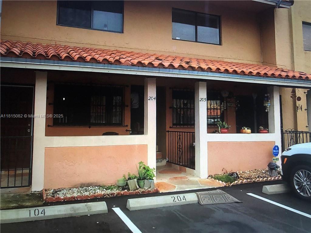 2740 W 61st St 205, Hialeah, Miami-Dade County, Florida - 2 Bedrooms  
2 Bathrooms - 