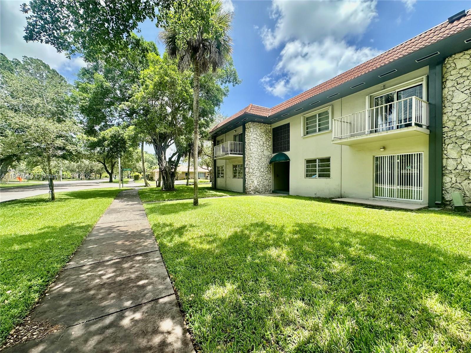 LOCATION, LOCATION! MIAMI LAKES GEM
Just steps from Lake Patricia Shopping Center, with easy access to FL-924 and only 5 minutes from Amelia Earhart Park.
This cozy 1-bedroom, 1-bathroom unit features a walk-in closet, ample storage, brand-new kitchen appliances, and a fully renovated bathroom. Located in the desirable Lake Placid community, a well-maintained two-story complex with a community pool and clubhouse.
Includes 1 assigned parking space with additional guest parking available.
Don't miss this opportunity – a MUST SEE!