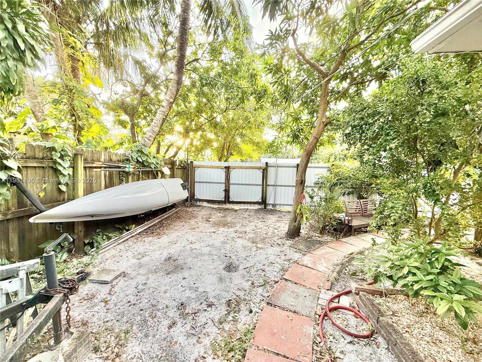 DIXIE GARDENS - Residential