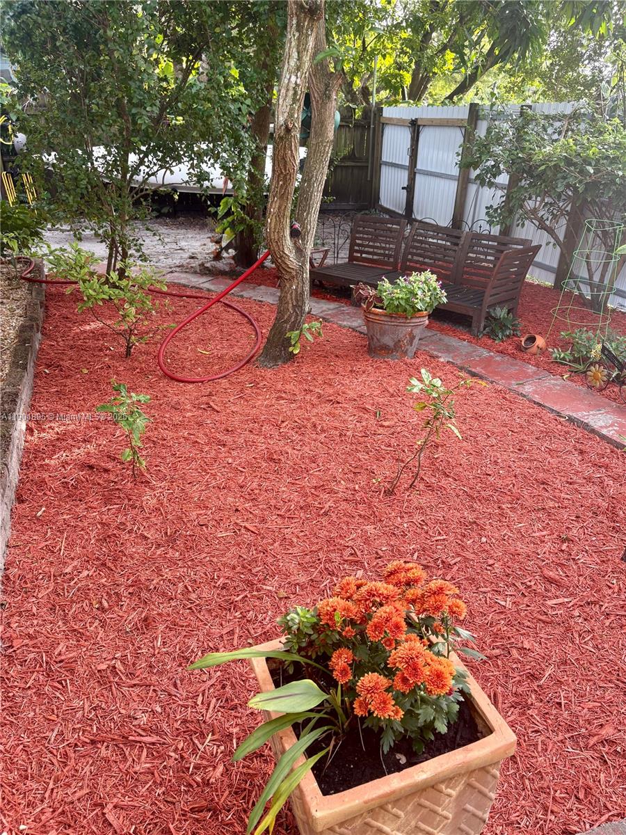 DIXIE GARDENS - Residential