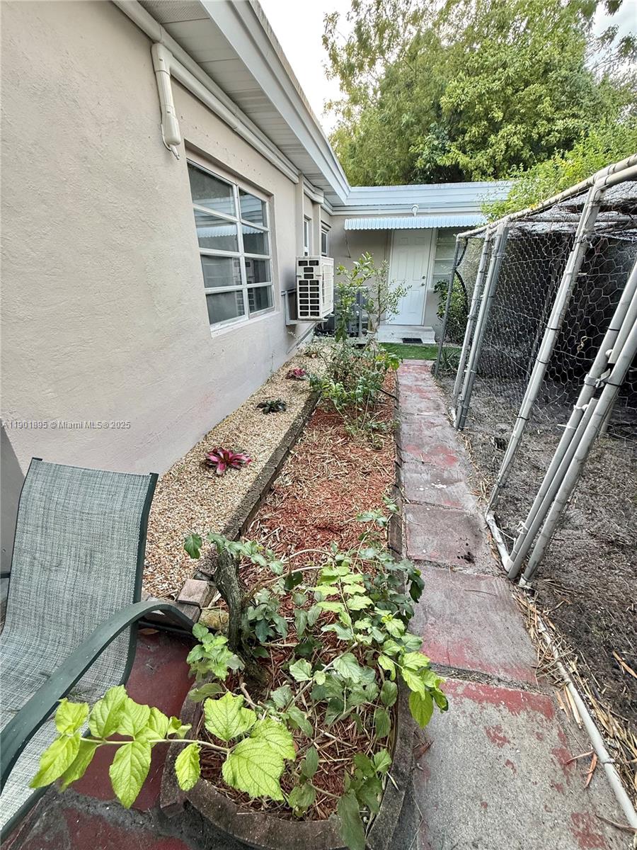 DIXIE GARDENS - Residential