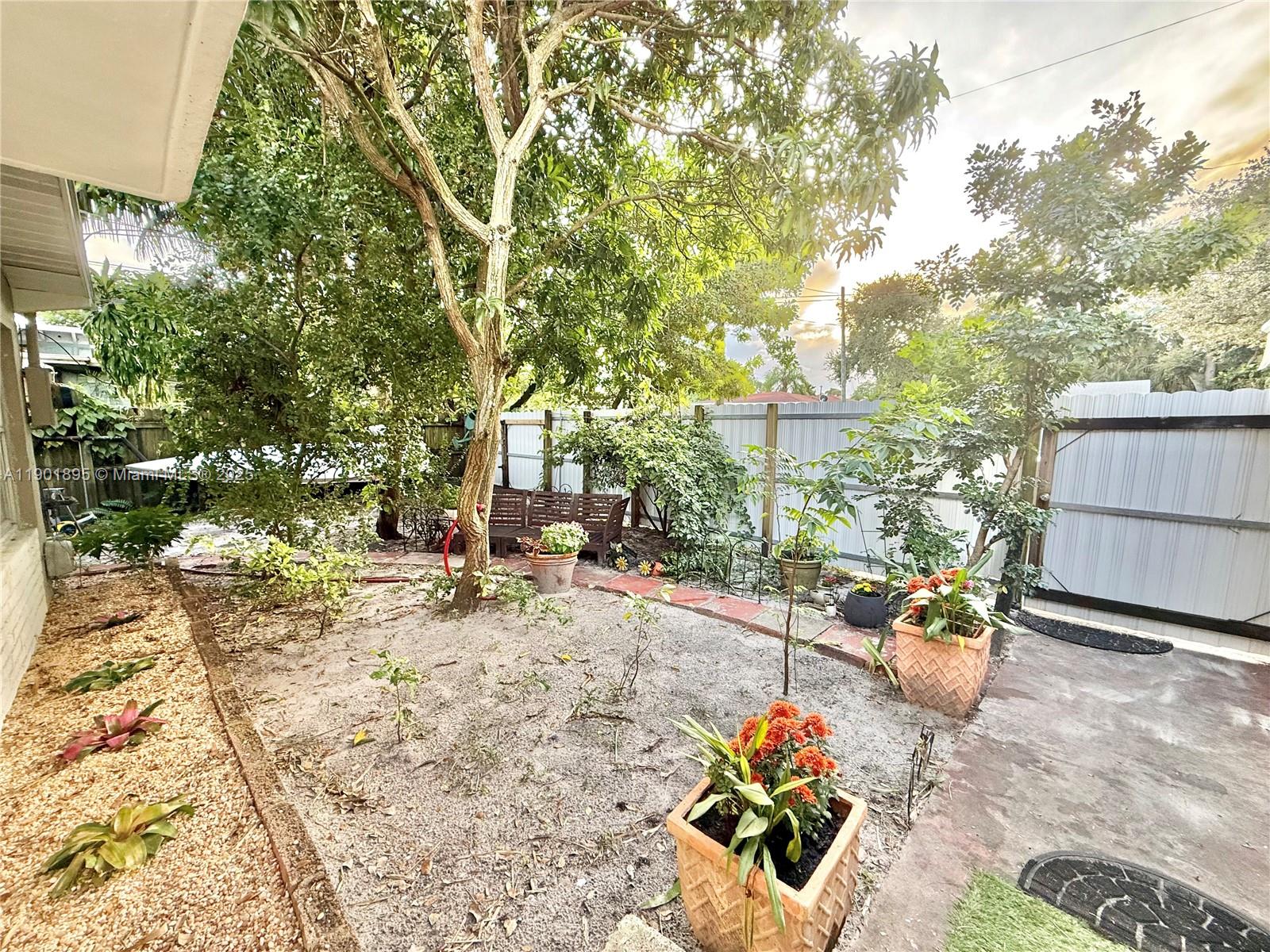 DIXIE GARDENS - Residential