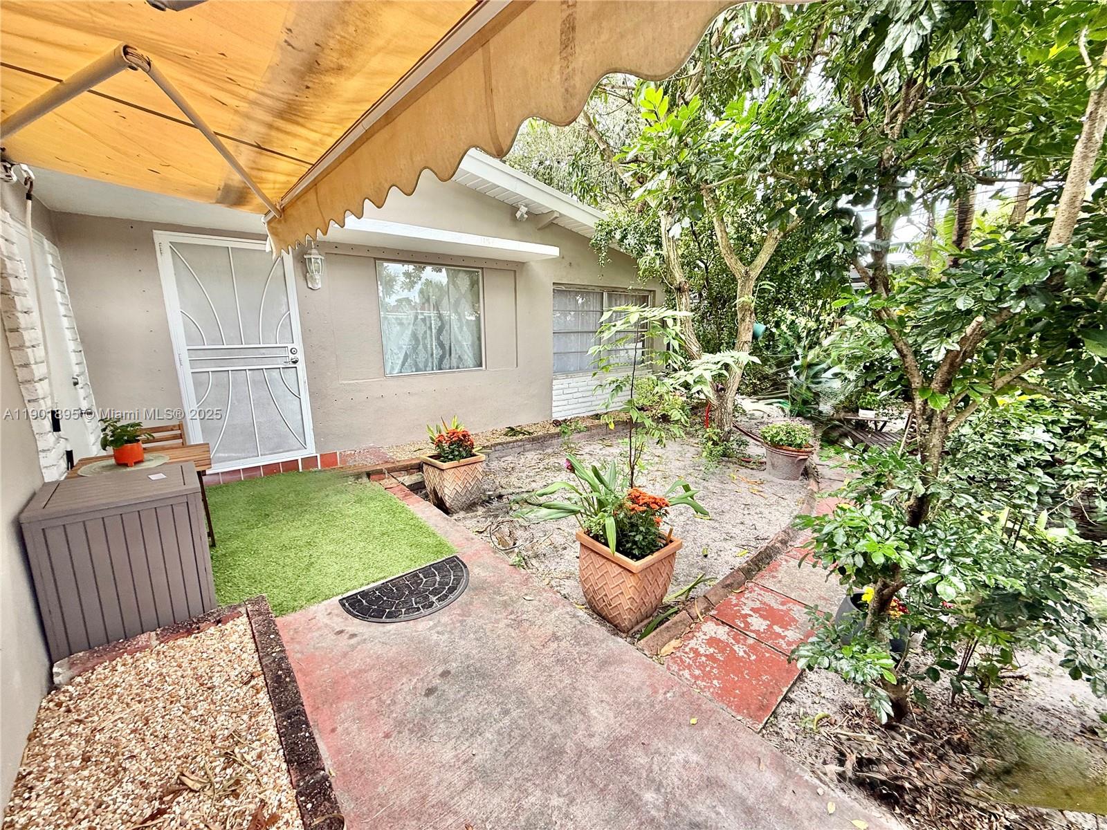 DIXIE GARDENS - Residential