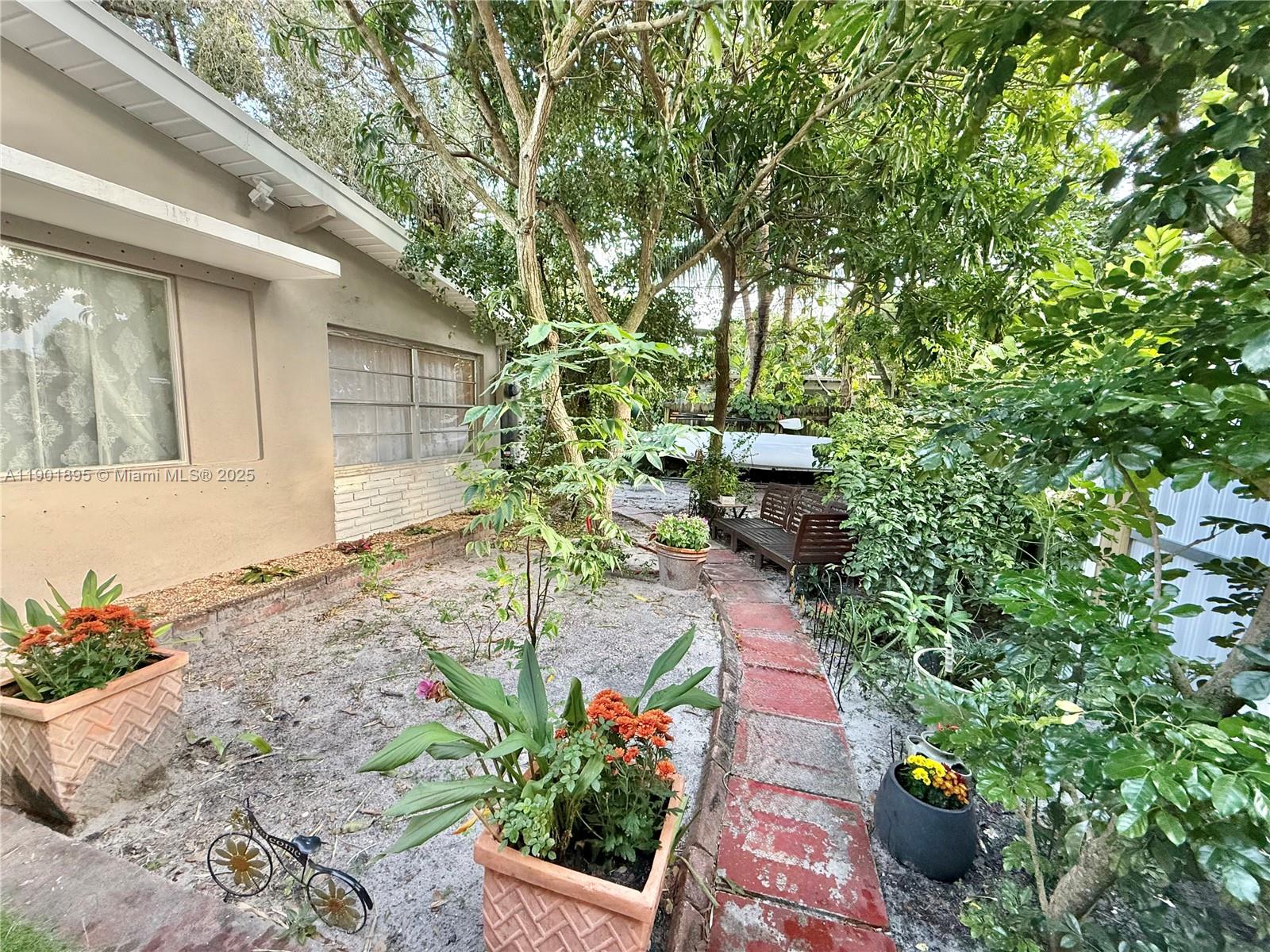 DIXIE GARDENS - Residential