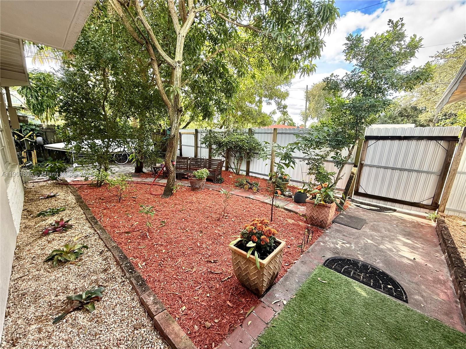 DIXIE GARDENS - Residential