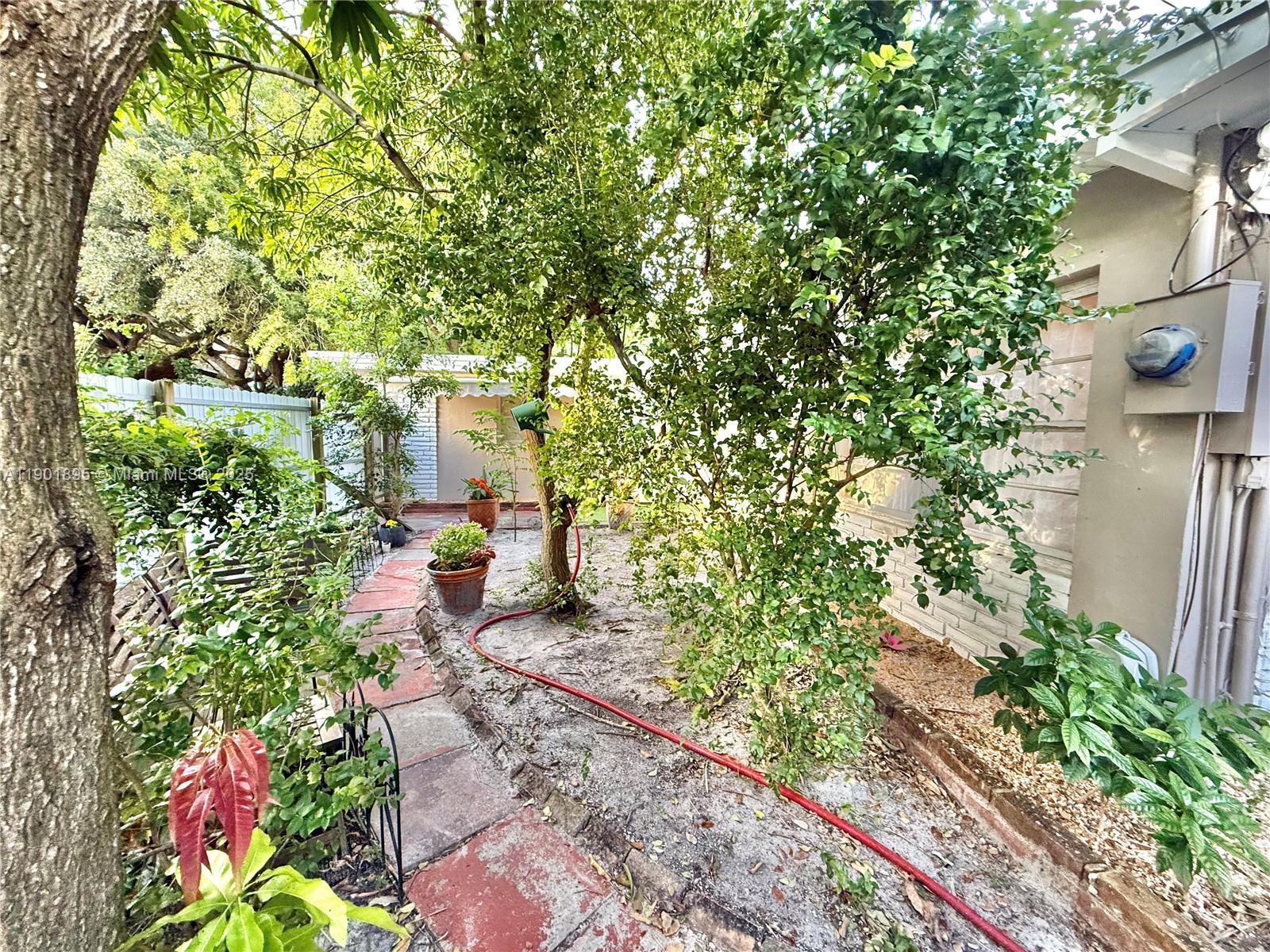 DIXIE GARDENS - Residential