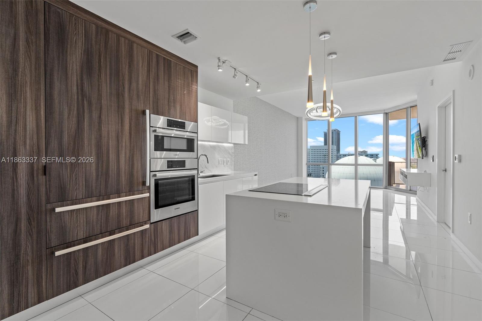 PARAMOUNT MIAMI WORLDCENT - Residential