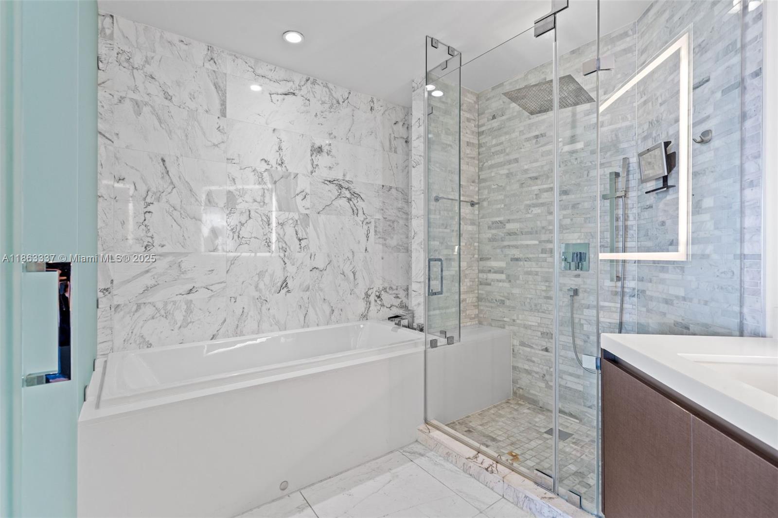 PARAMOUNT MIAMI WORLDCENT - Residential