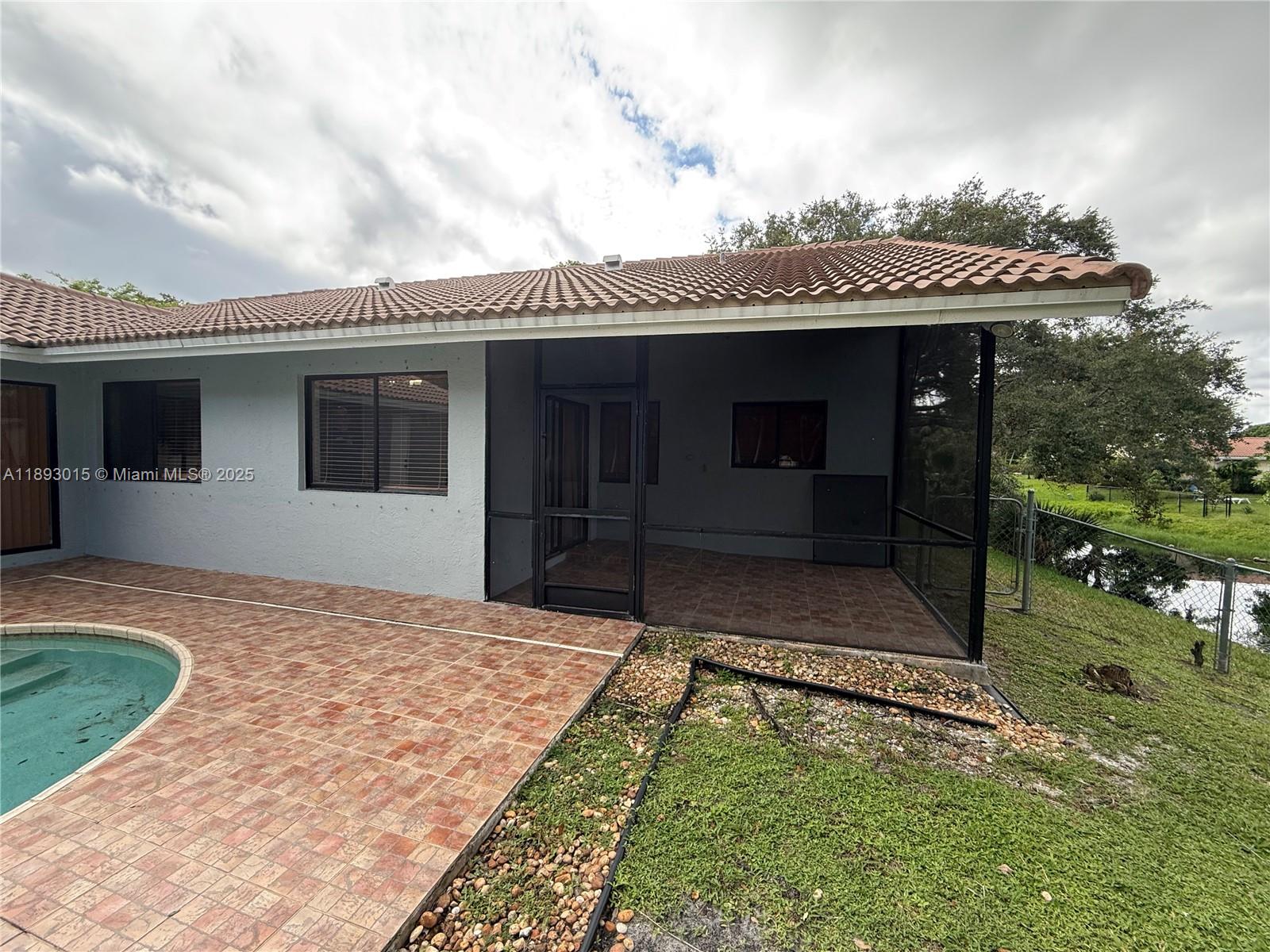 ROYAL PALM VILLAGE - Residential Lease