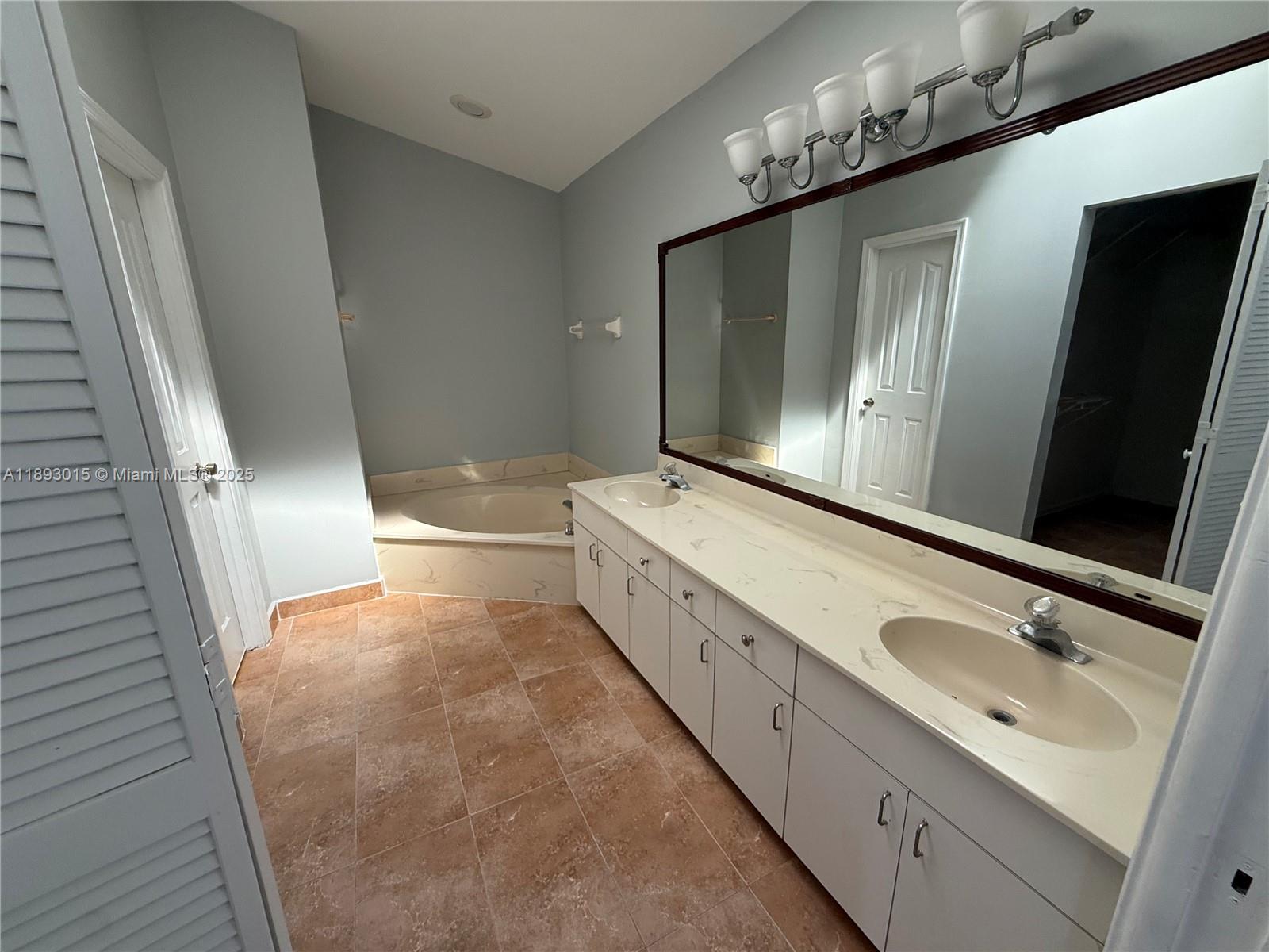 ROYAL PALM VILLAGE - Residential Lease