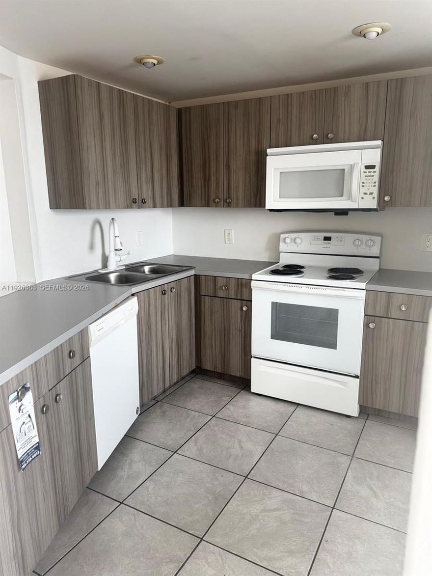 OVERSIZED 1 BEDROOM 1 1/2 BATH CONDOMINIUM IN BEAUTIFUL SKYLAKE. UPDATED KITCHEN, TILED THROUGHOUT, EXCELLENT VIEW. HIGH CEILINGS. FRESHLY PAINTED AND READY FOR MOVE IN. CLOSE TO MAJOR HIGHWAYS, SHOPS, AND EXCELLENT SCHOOLS. BUILDING HAS PASSED RECERTIFICATIONS. SPECIAL ASSESSMENT PAID AT CLOSING BY SELLER. MINUTES FROM AVENTURA. EXCELLENT FOR INVESTORS. CAN BE SOLD FURNISHED