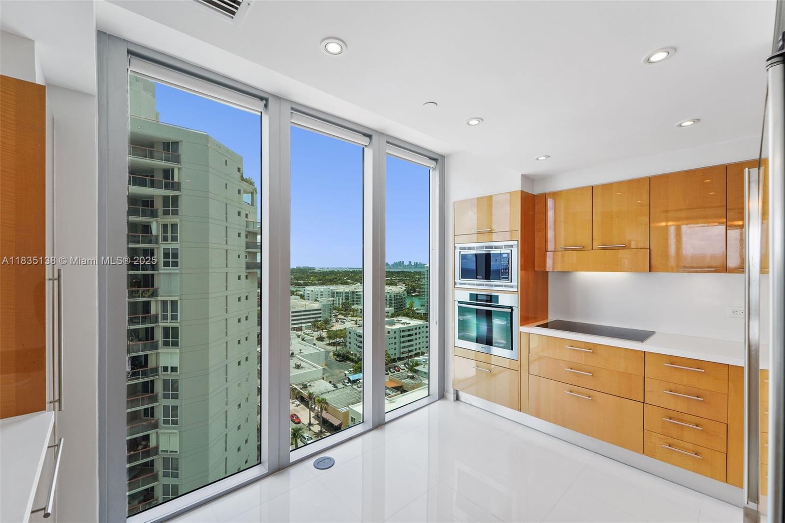6799 Collins Ave 1505