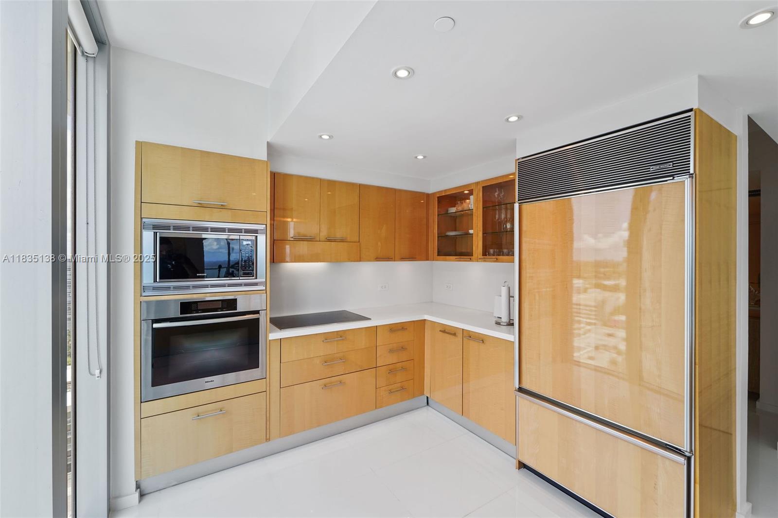 6799 Collins Ave 1505