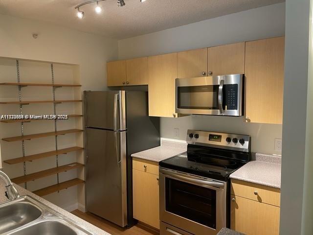 Rental Property at 1900 Van Buren St 220B, Hollywood, Broward County, Florida - Bedrooms: 1 
Bathrooms: 1  - $1,950 MO.