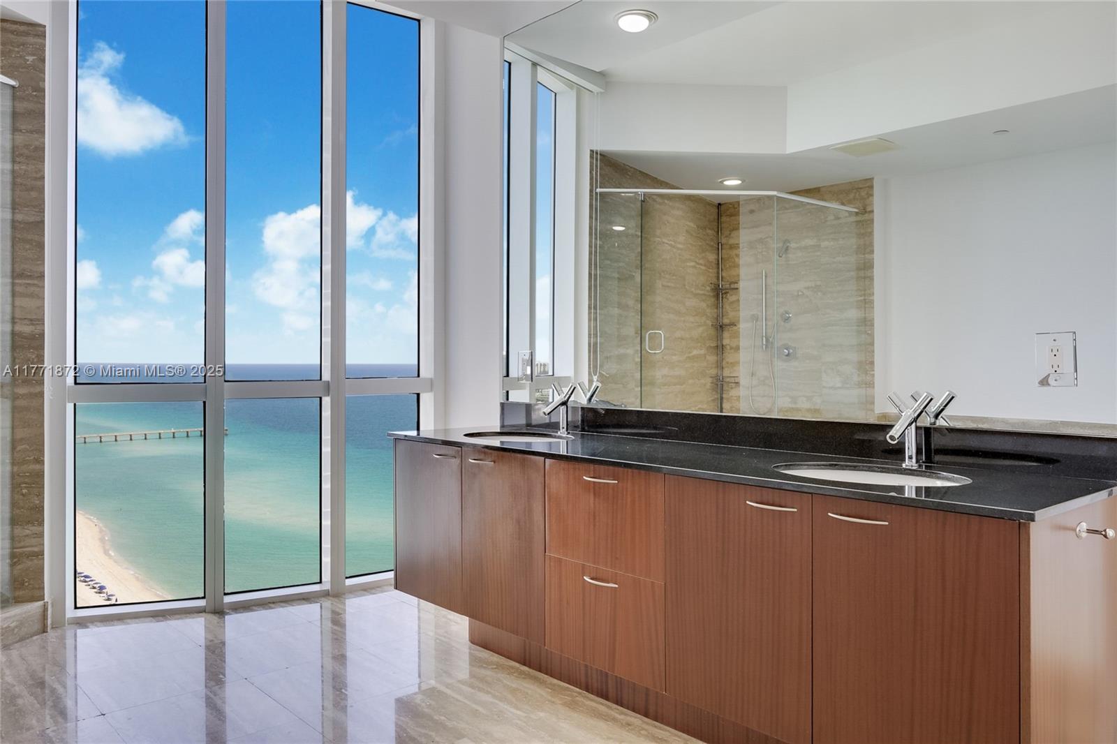 TDR TOWER III CONDO - Residential