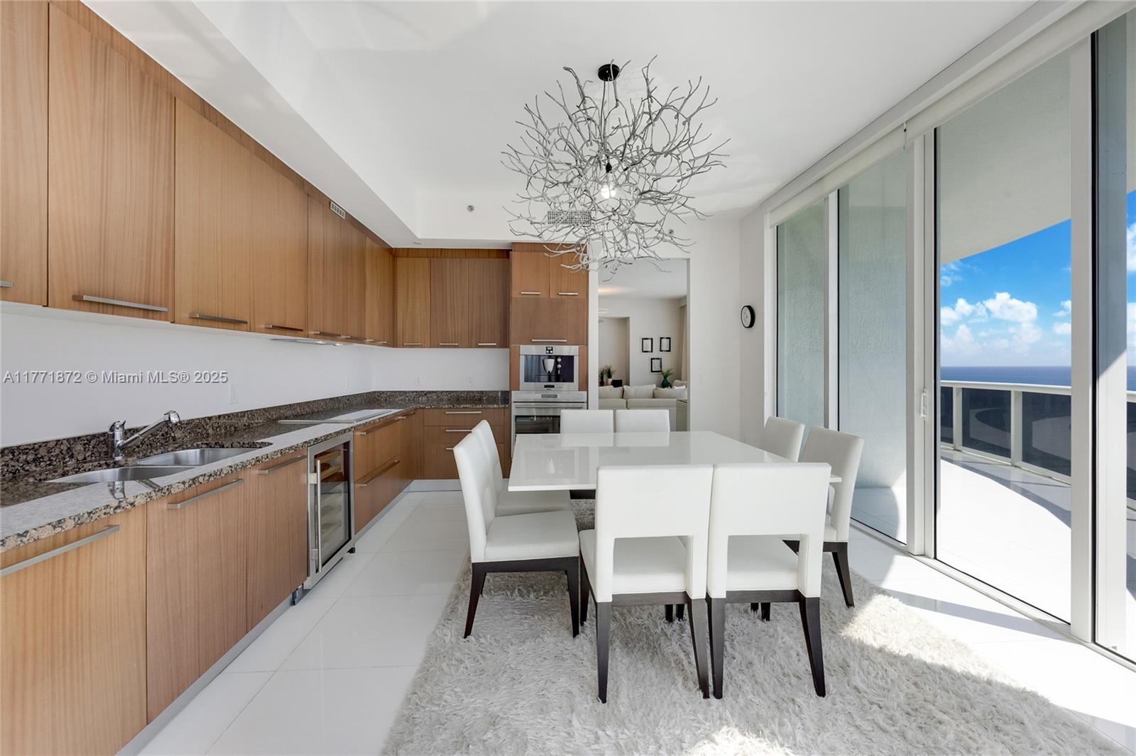 TDR TOWER III CONDO - Residential