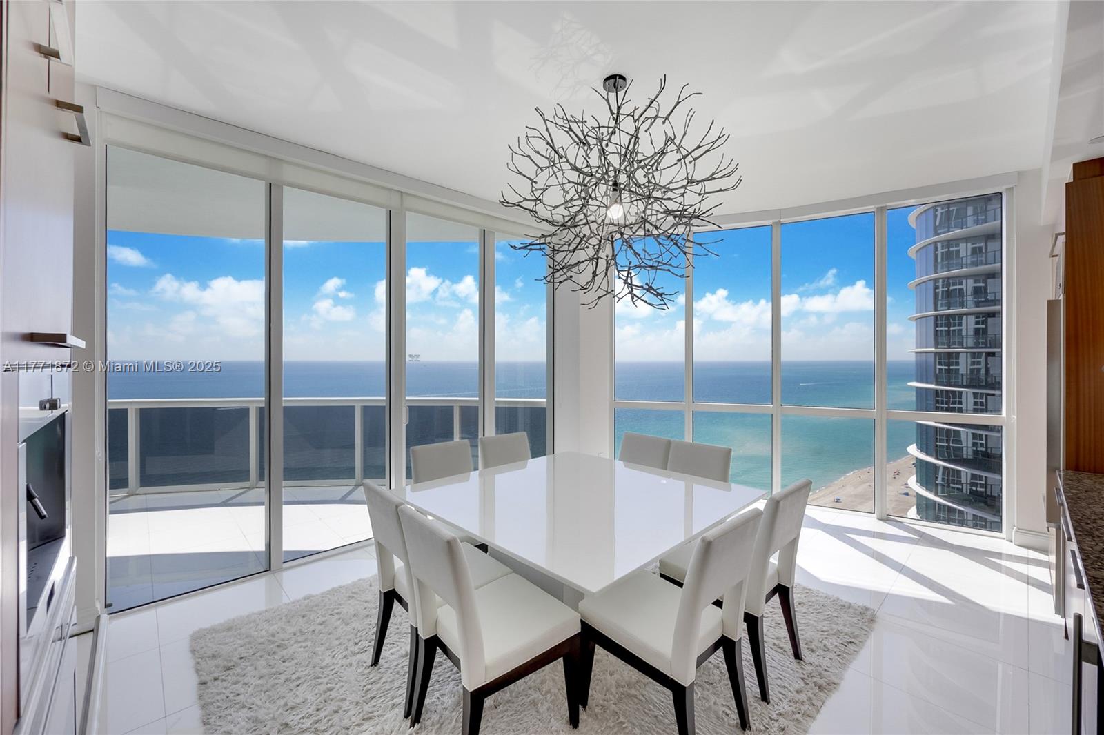 TDR TOWER III CONDO - Residential