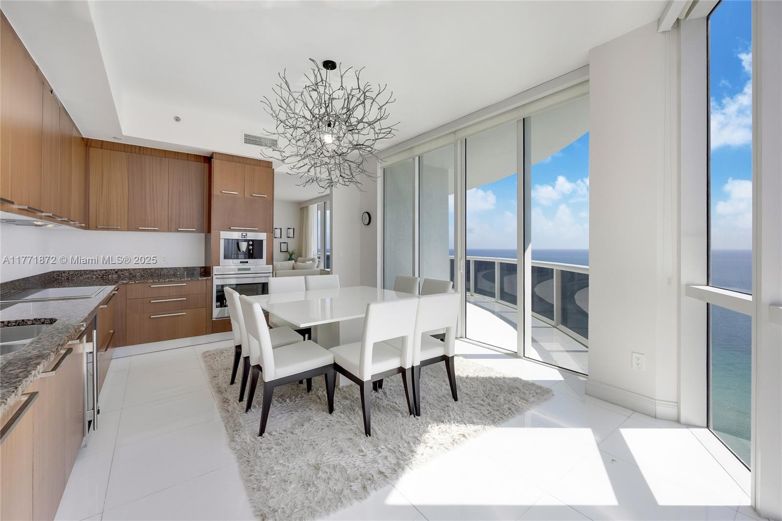 TDR TOWER III CONDO - Residential