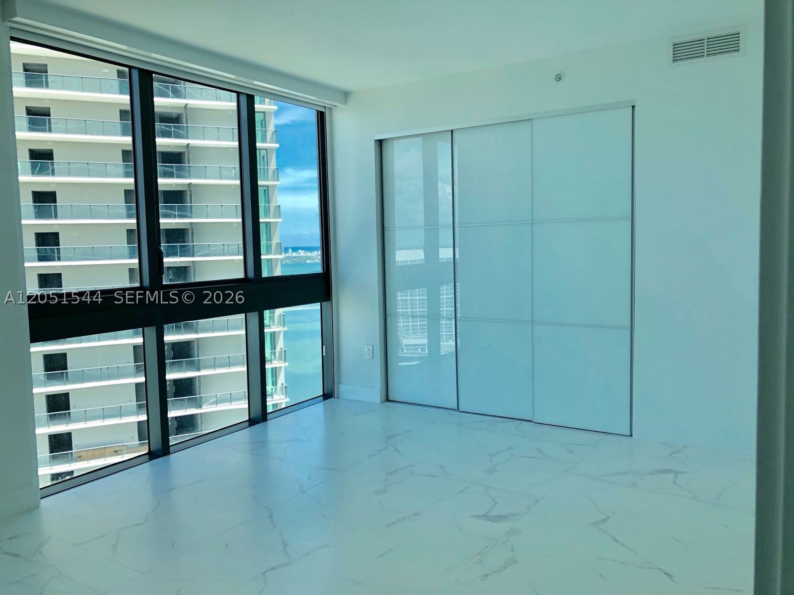650 NE 32 ST 3307