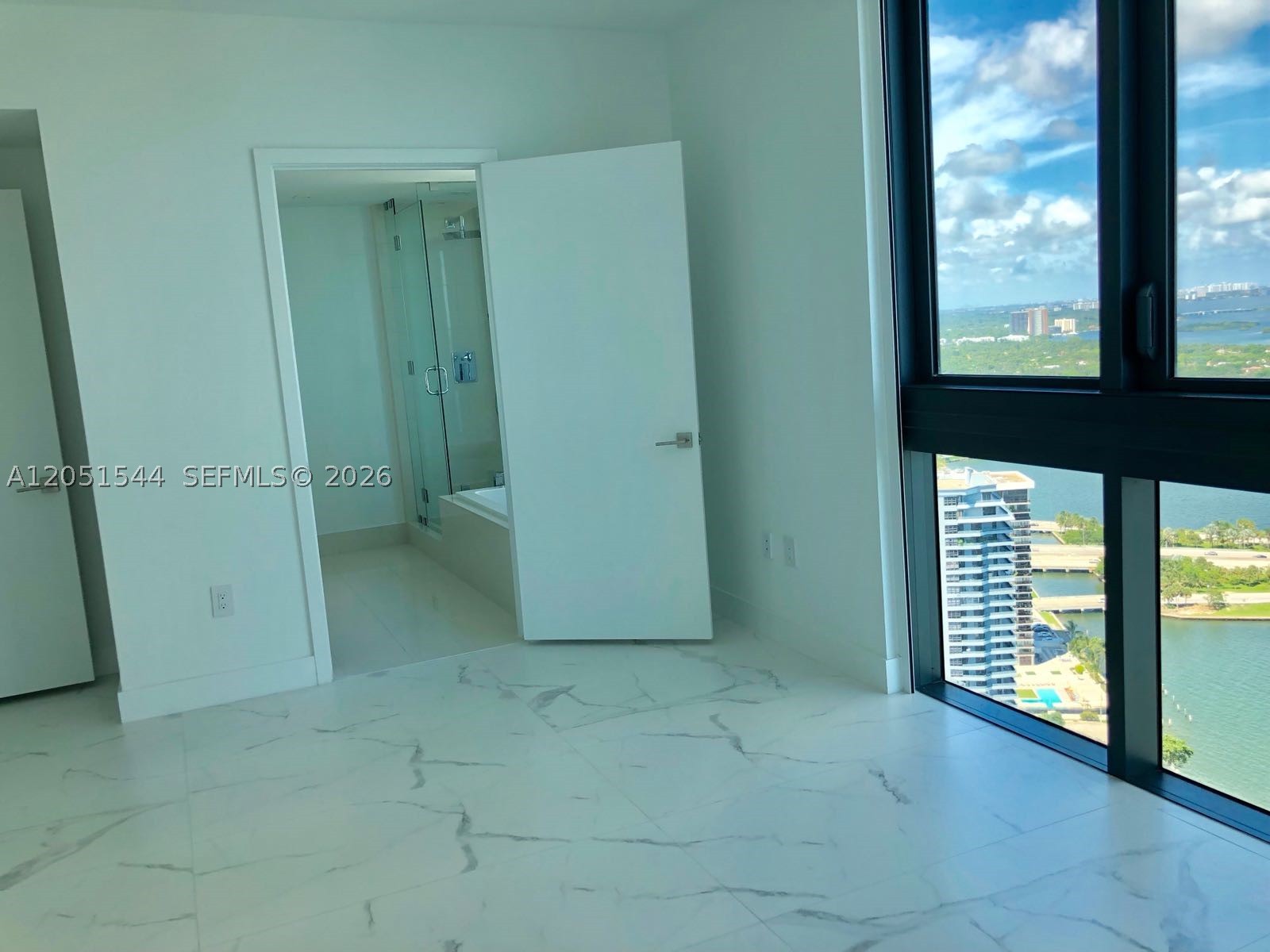 650 NE 32 ST 3307