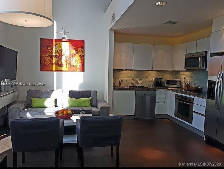 Live, work, and play in the heart of Brickell! This stylish 1-bed, 1.5-bath two-story condo at 1060 Brickell offers the perfect blend of comfort and city energy. Enjoy an open layout, in-unit washer & dryer, and floor-to-ceiling windows that bring the city to you. Step outside and you’re moments from Brickell City Centre, Mary Brickell Village, Komodo, & Casa Tua Cucina From sunrise coffee runs to beach days and late-night dining, this is Miami living at its best.