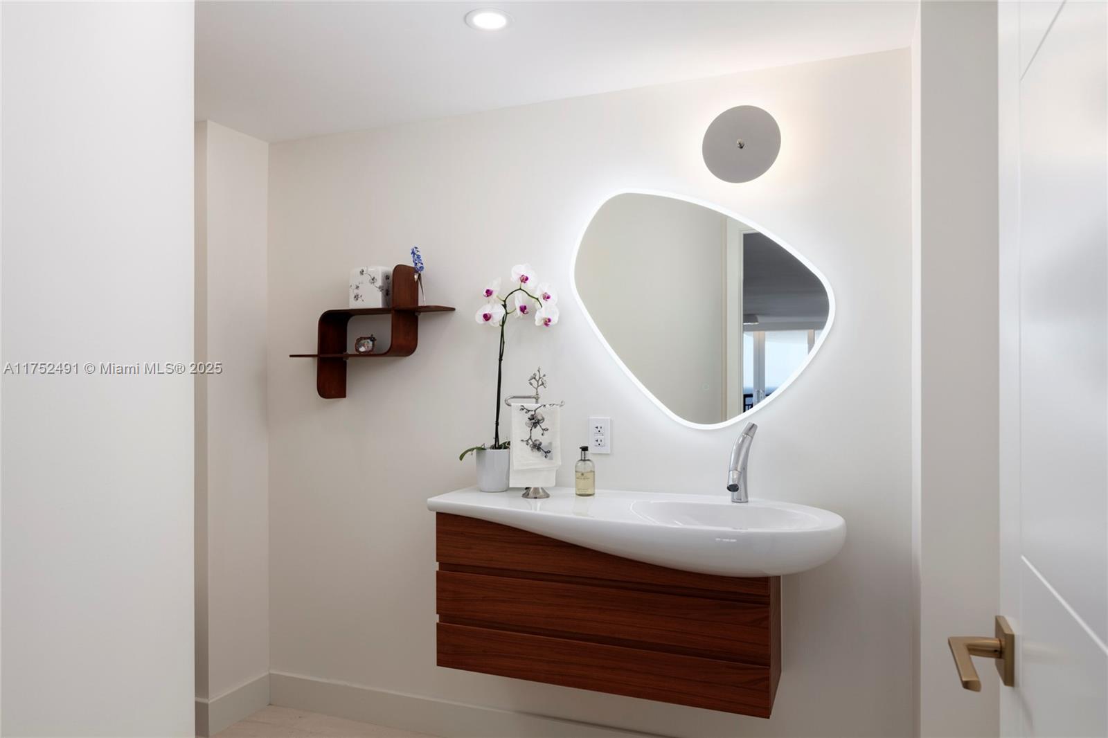 GROVE TOWERS CONDO - Residential