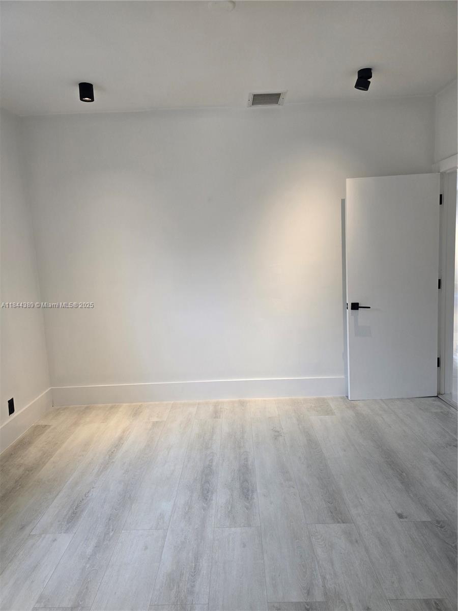 HOLLYWOOD LAKES SECTION - Residential Lease