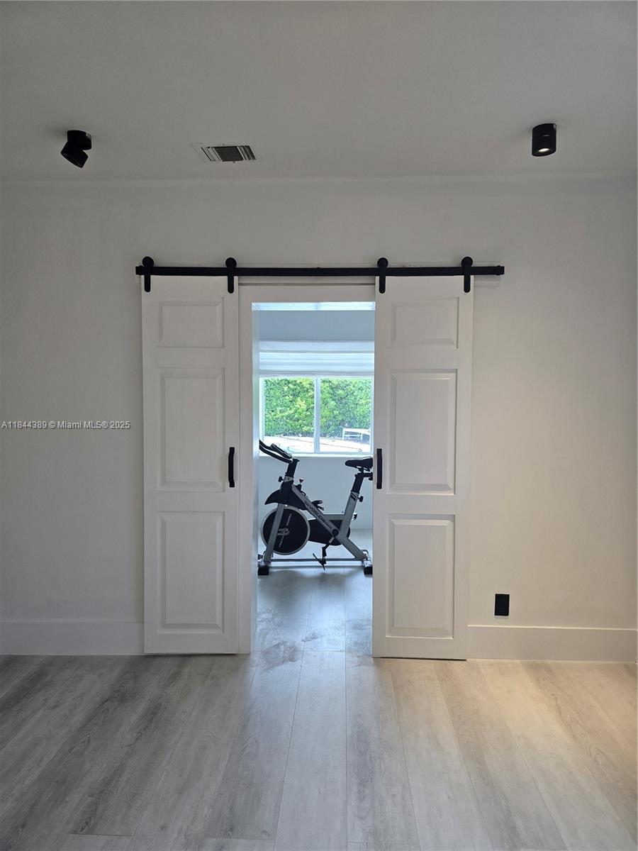 HOLLYWOOD LAKES SECTION - Residential Lease