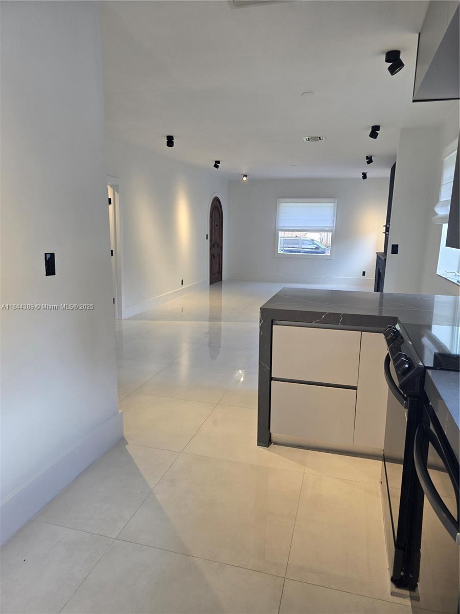 HOLLYWOOD LAKES SECTION - Residential Lease