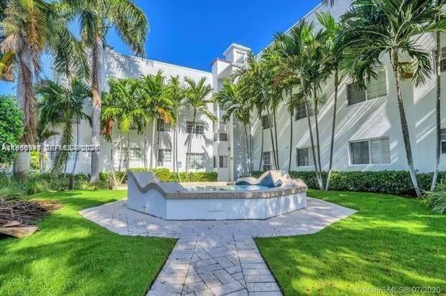 Cozy and elegant 1bed 1bath apartment, fully furnished, in the heart of south beach, the building is closet by many shops, restaurants and only few blocks from the beautiful Miami Beach and Lincoln Road.

Available to move in May 15th.