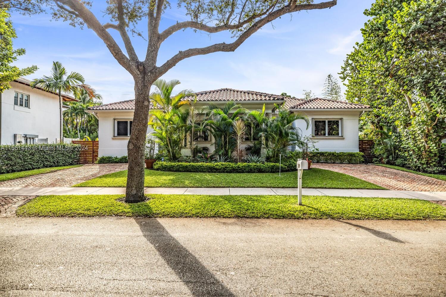 340 Woodcrest Rd .