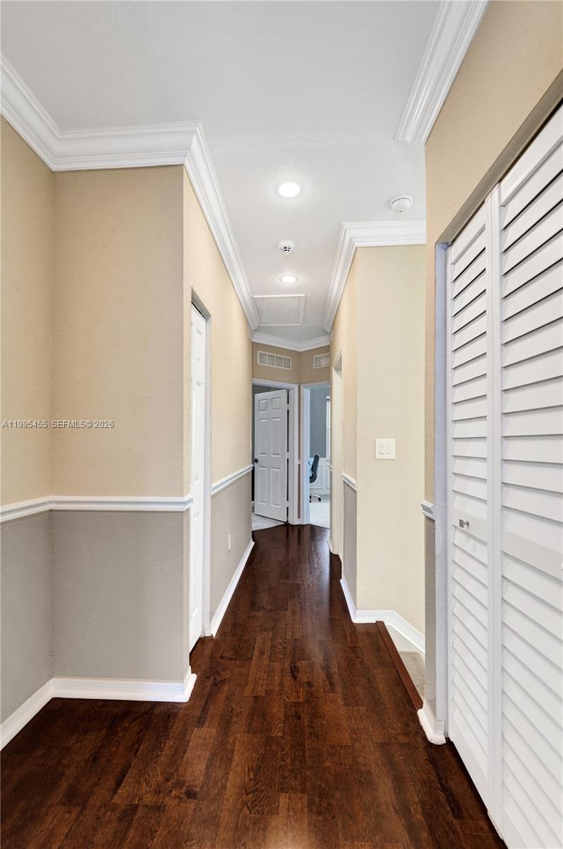 Escada Townvillas - Residential