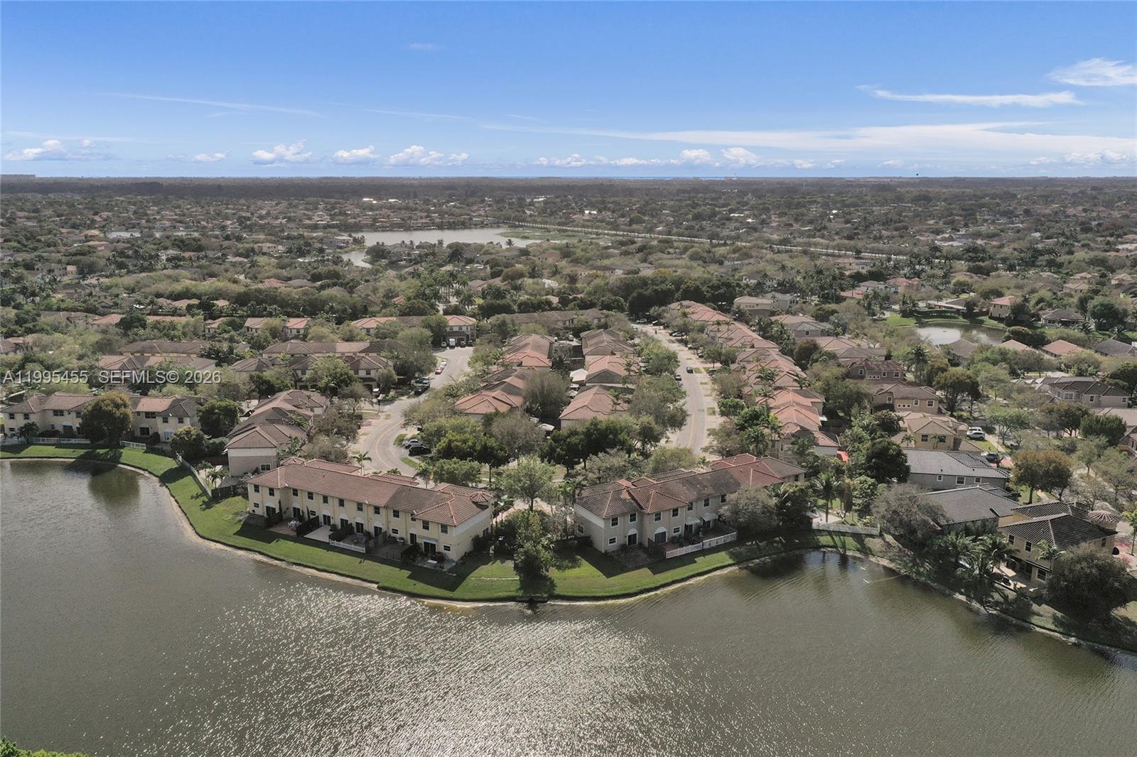 Escada Townvillas - Residential