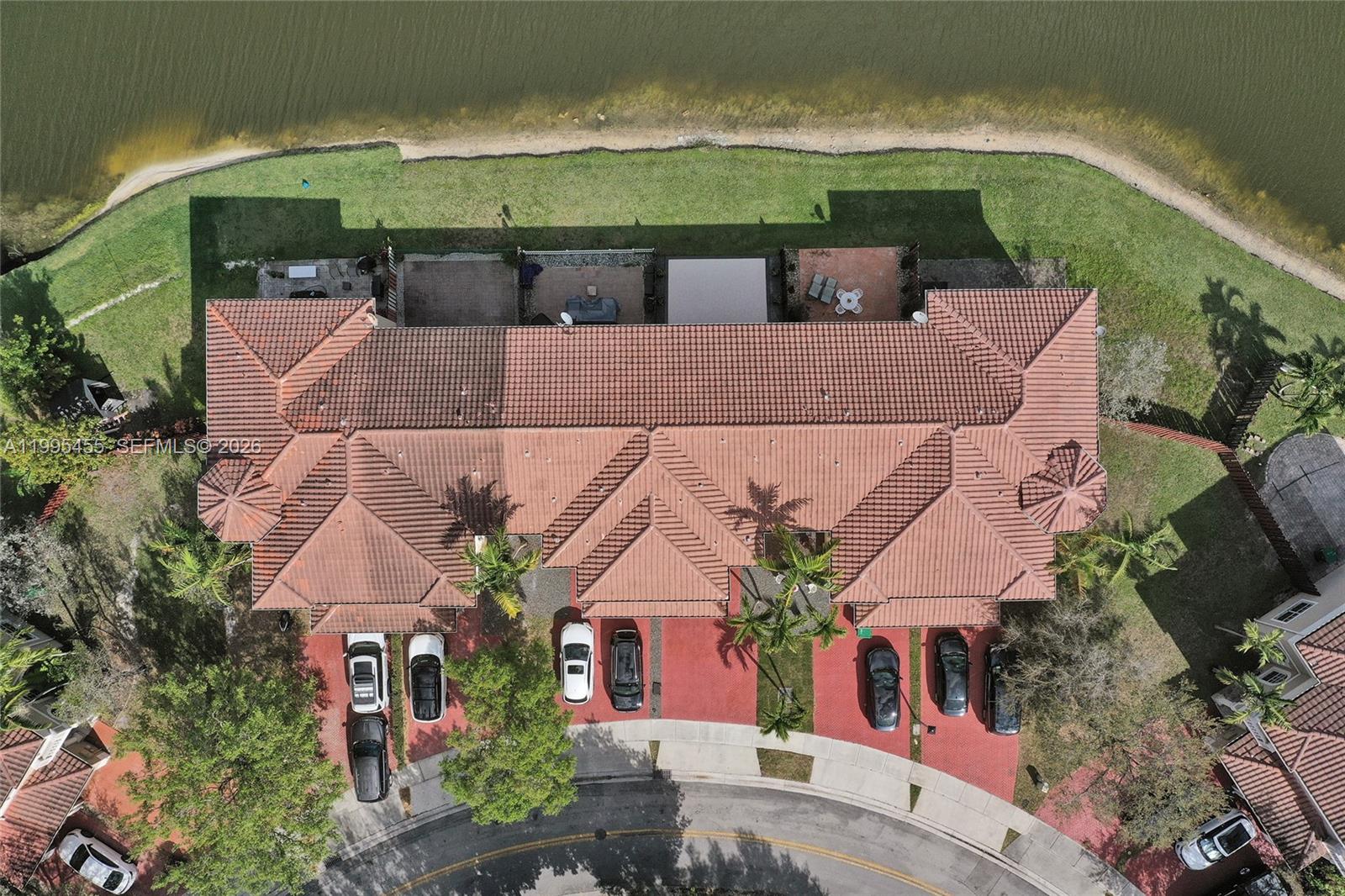 Escada Townvillas - Residential