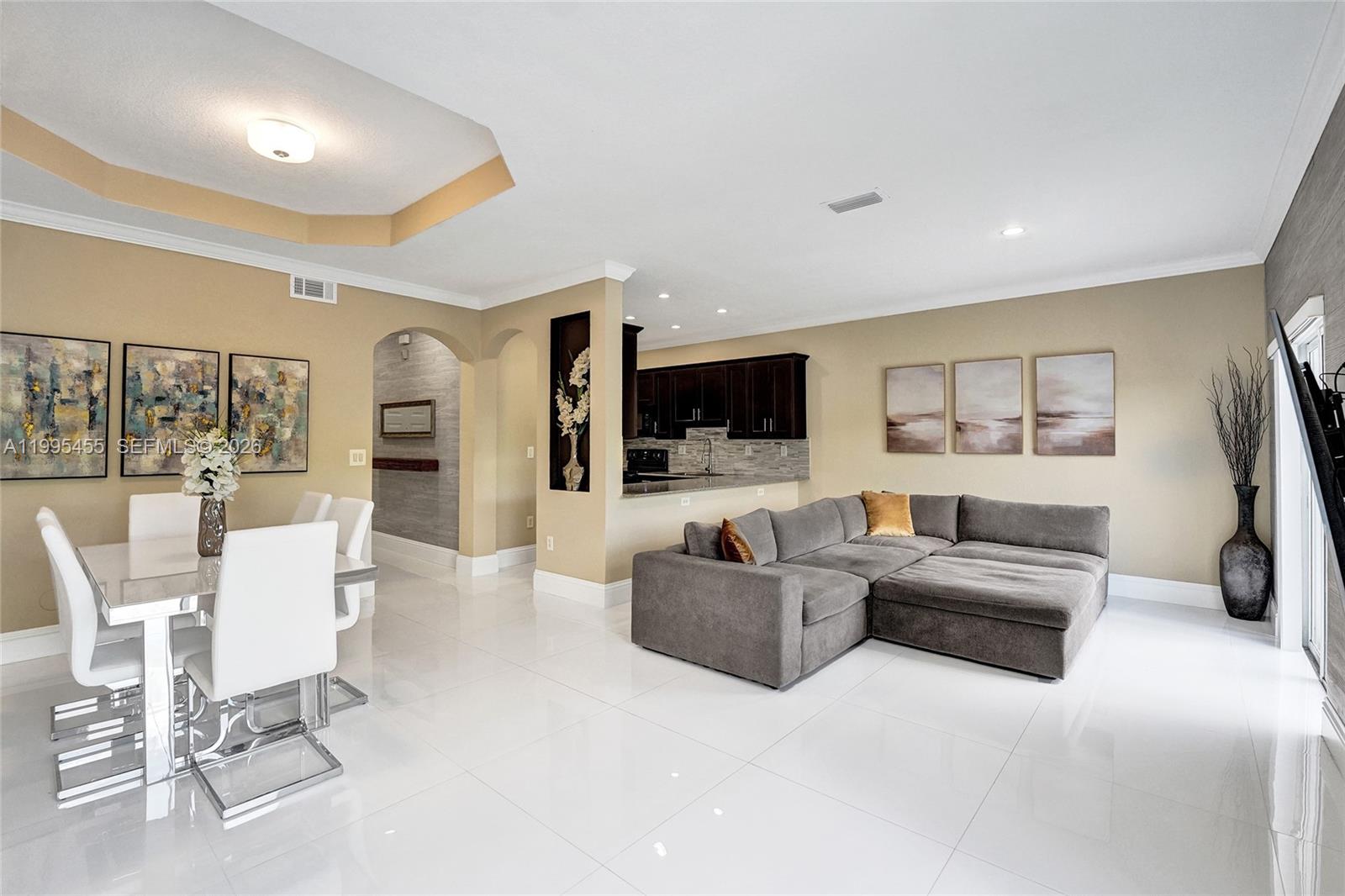 Escada Townvillas - Residential