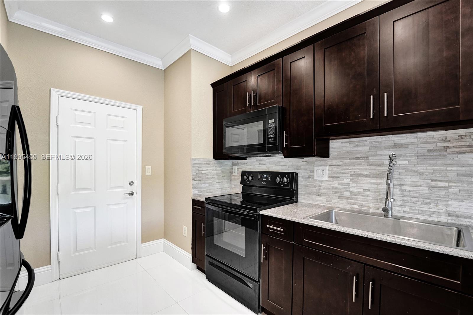 Escada Townvillas - Residential