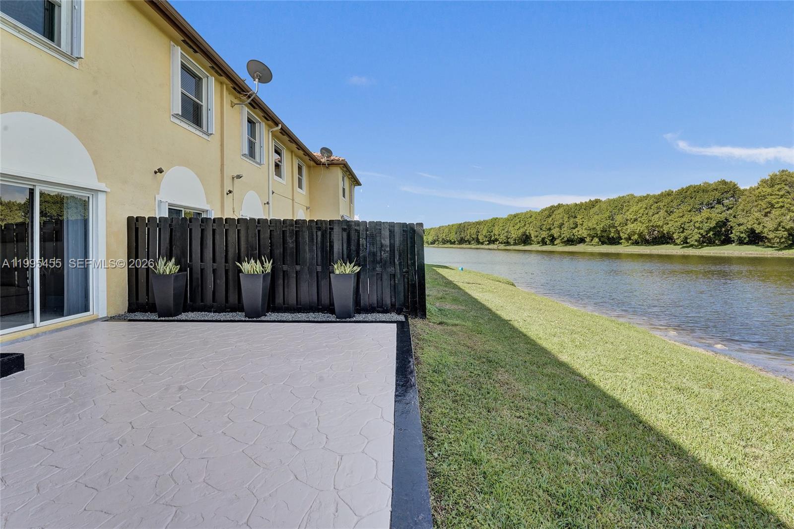 Escada Townvillas - Residential