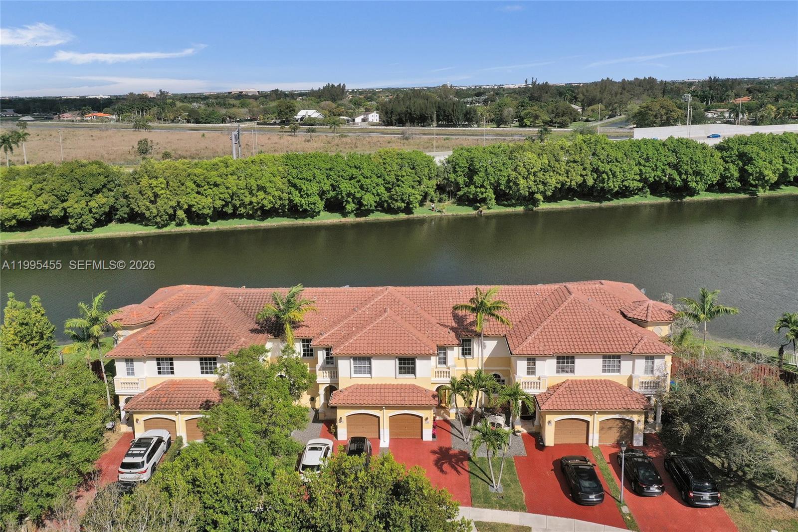 Escada Townvillas - Residential