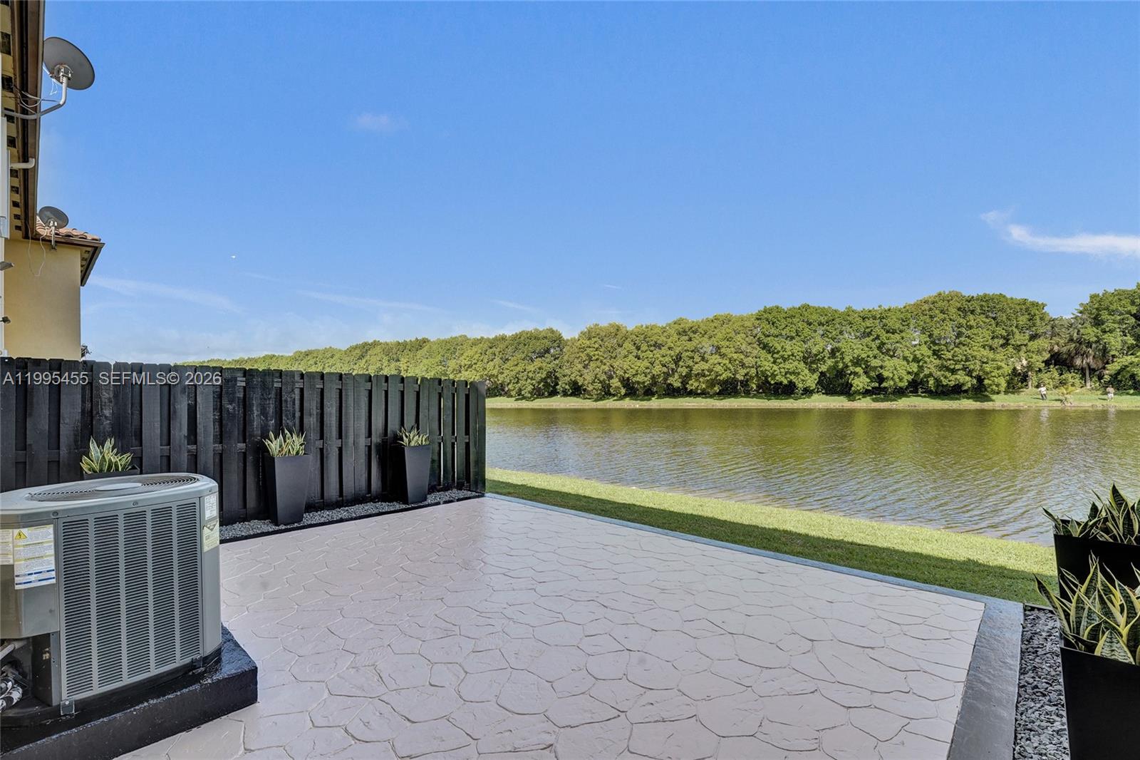 Escada Townvillas - Residential