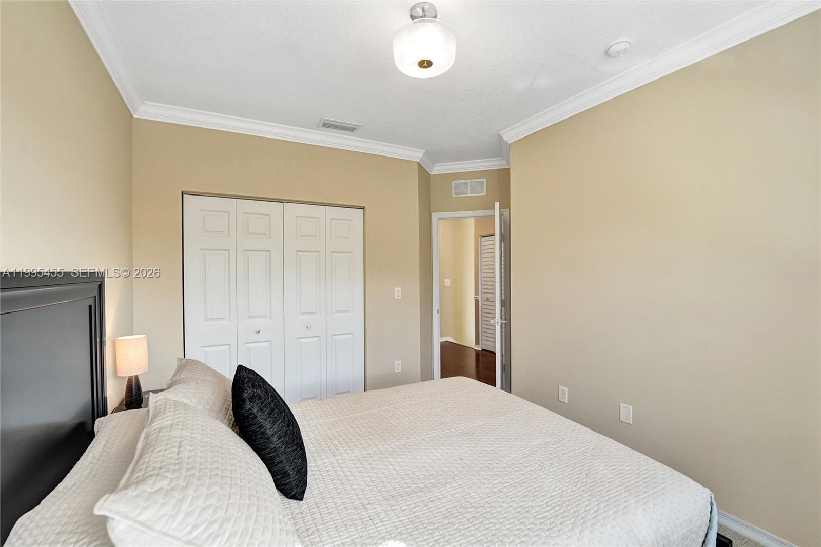 Escada Townvillas - Residential