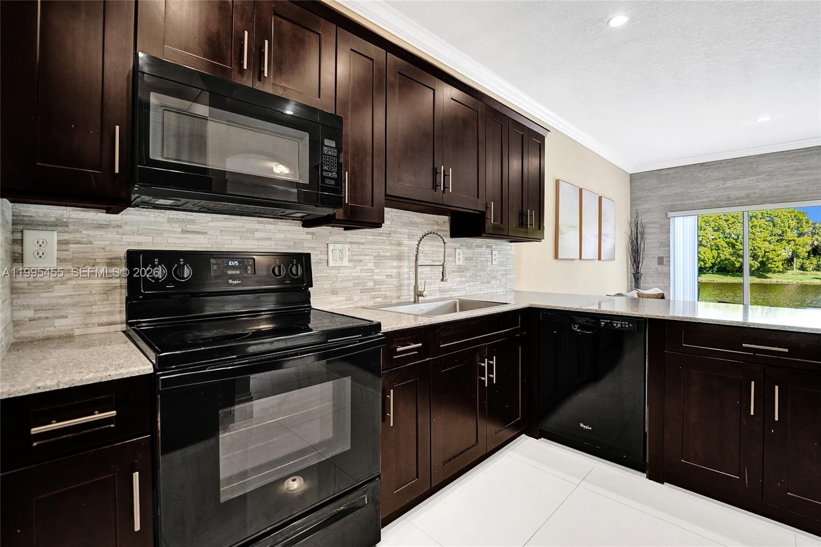 Escada Townvillas - Residential