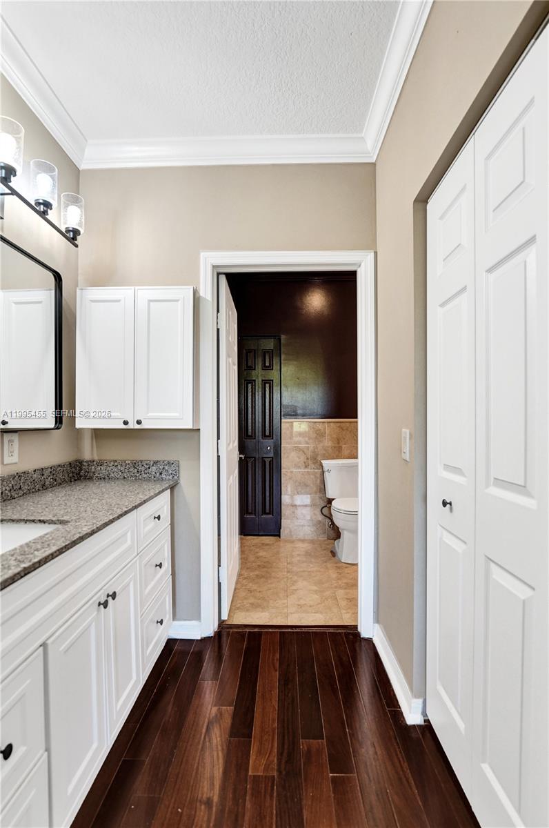 Escada Townvillas - Residential