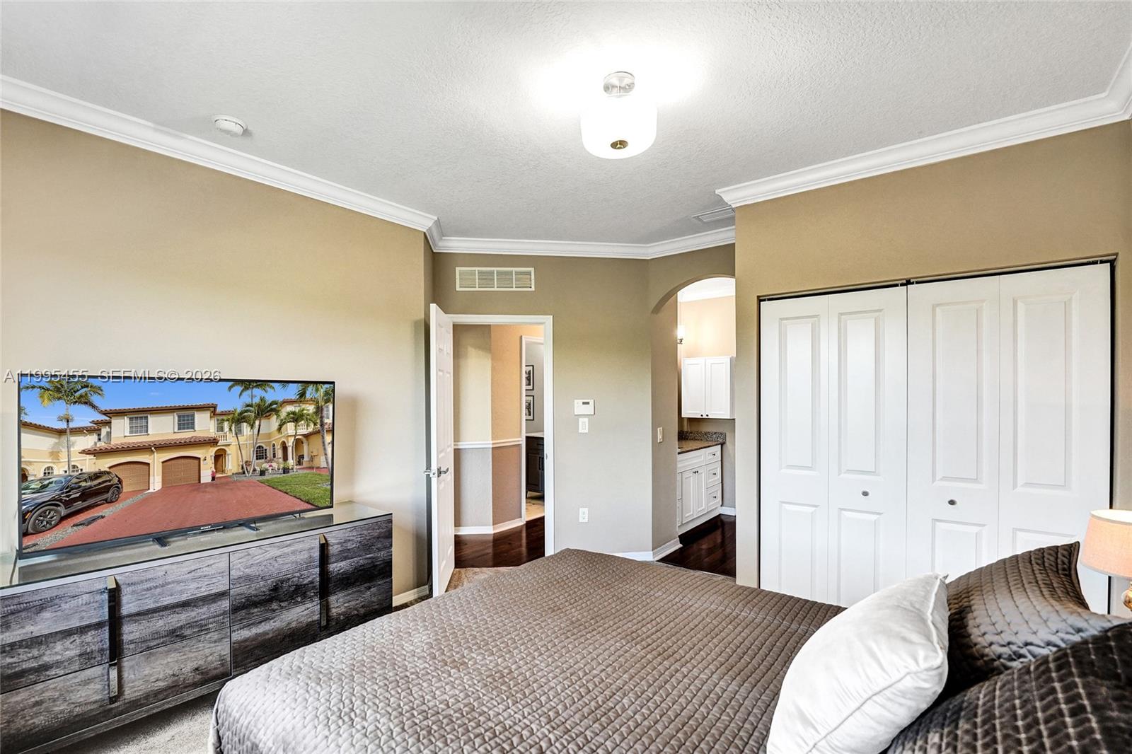 Escada Townvillas - Residential