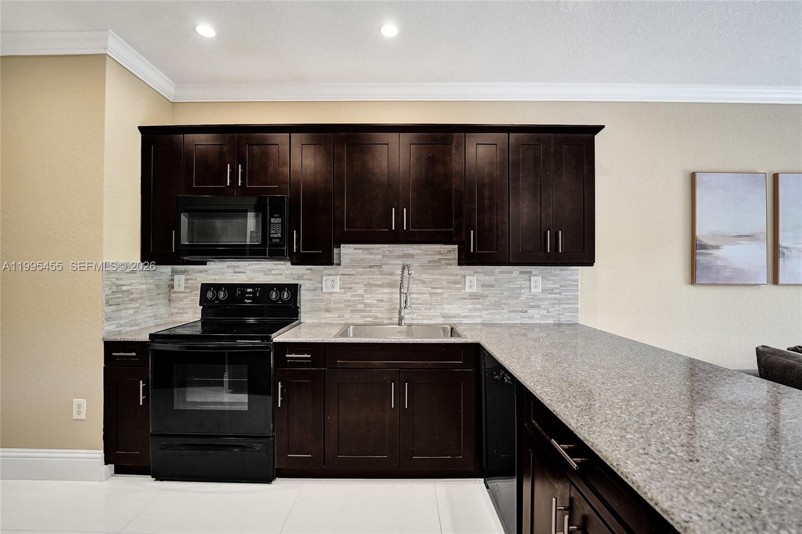 Escada Townvillas - Residential