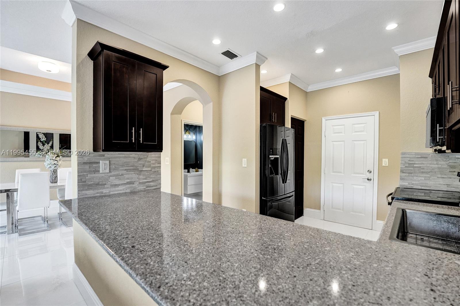 Escada Townvillas - Residential