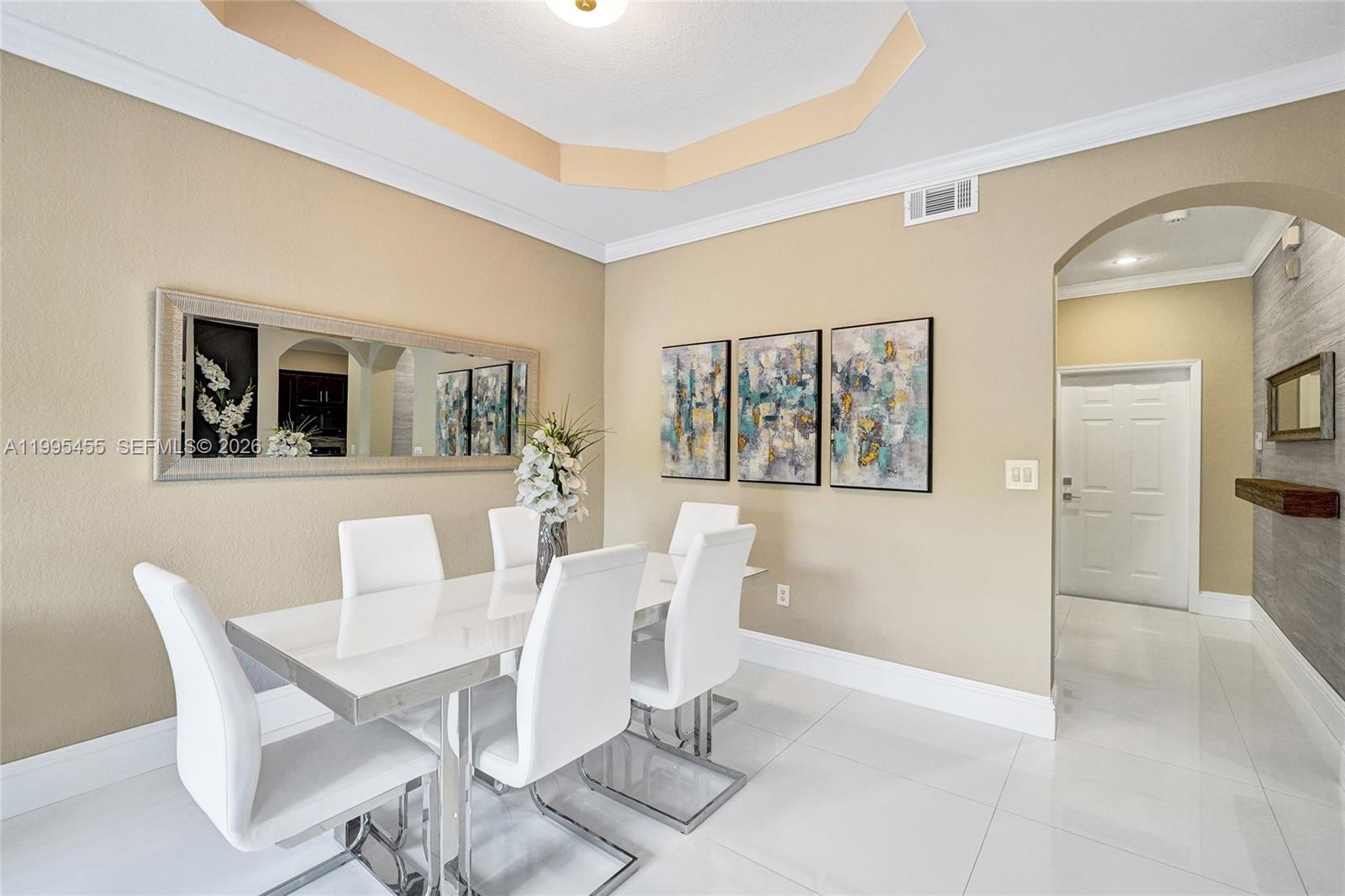 Escada Townvillas - Residential