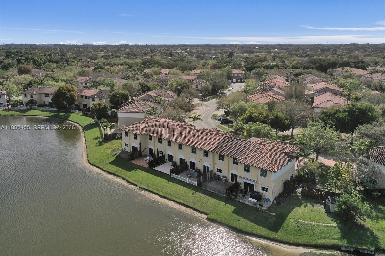 Escada Townvillas - Residential