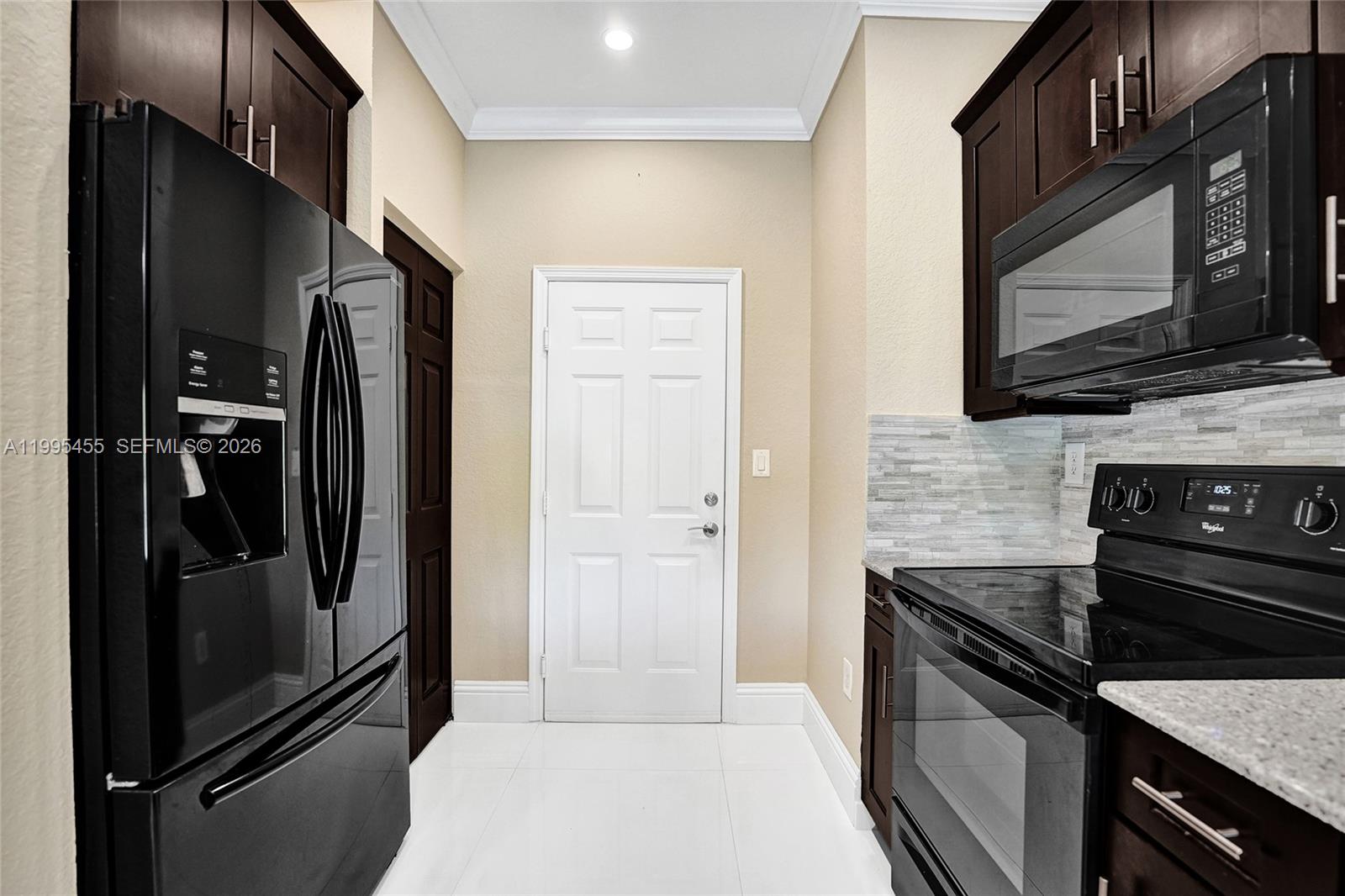 Escada Townvillas - Residential